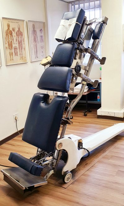 Chiropractic treatment table